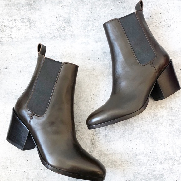 Frye Shoes - New Frye Casey Chelsea Leather Boots